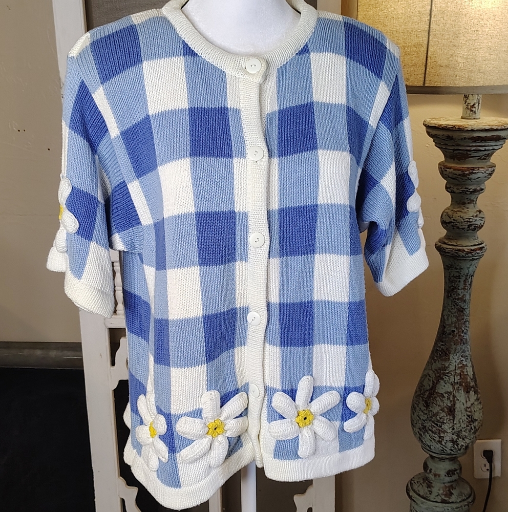 The Eagle's Eye Vintage Blue/White Checkered Gingham Cardigan with Daisies M